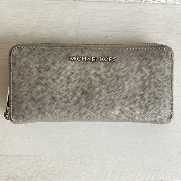 Michael Kors Wallet - Picture 1 of 6